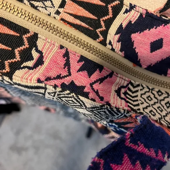 Street Level Multicolor Patterned Tote Bag - Picture 10 of 12